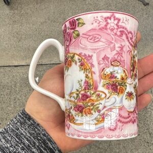 Royal Albert Pink Rose Pattern Teacup - Old Country Roses